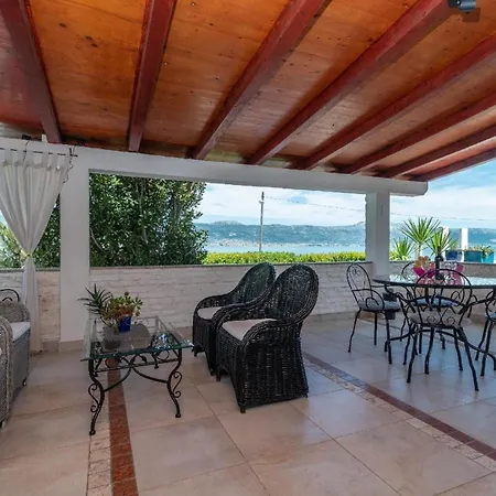 Helle Mit Meerblick Von Der Terrasse Apartmán Trogir